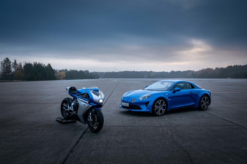 Sportbike MV Agusta Superveloce Alpine 2021