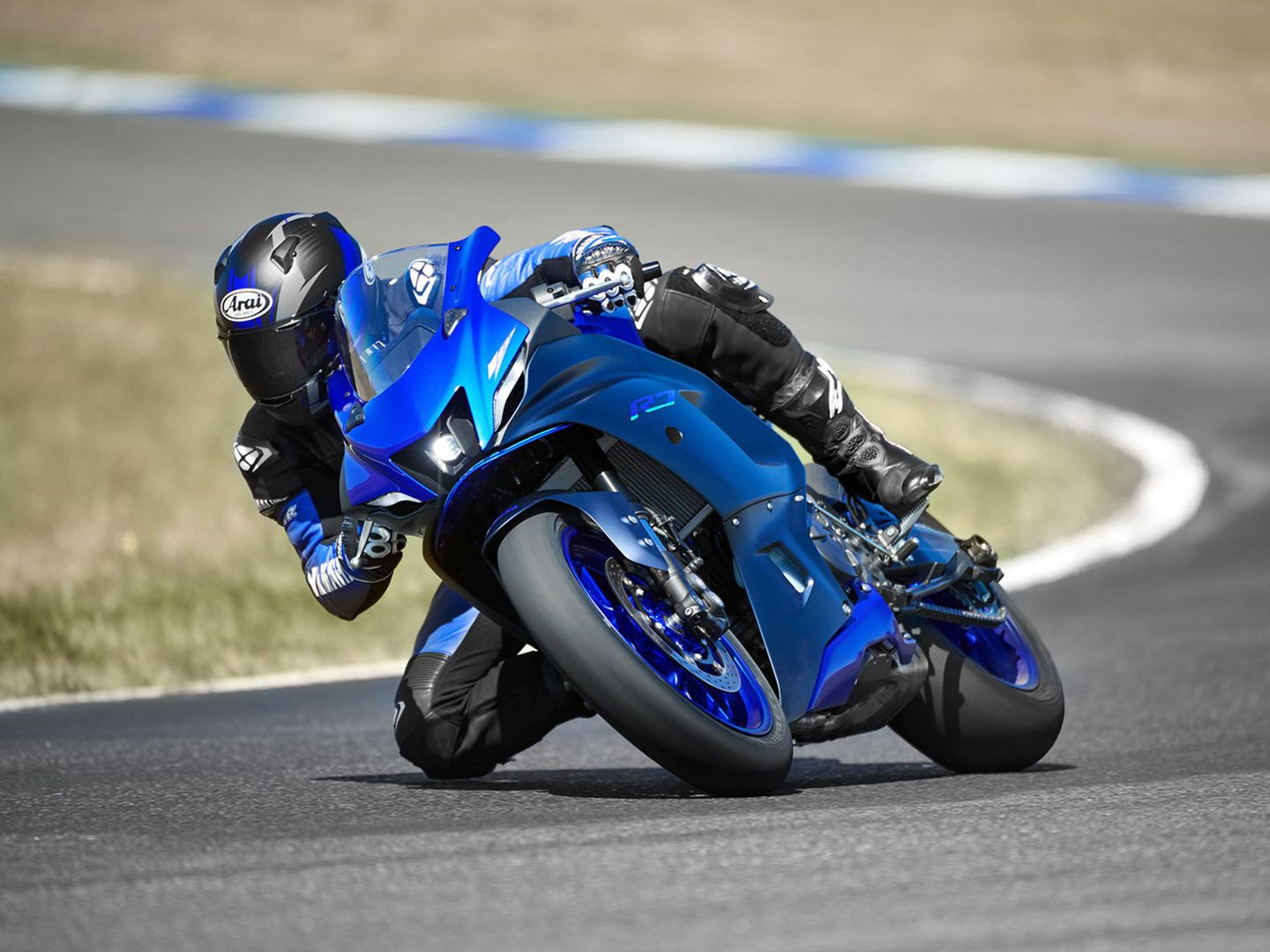 2022 Yamaha R7 Supersport Özellikleri ve Avantajları