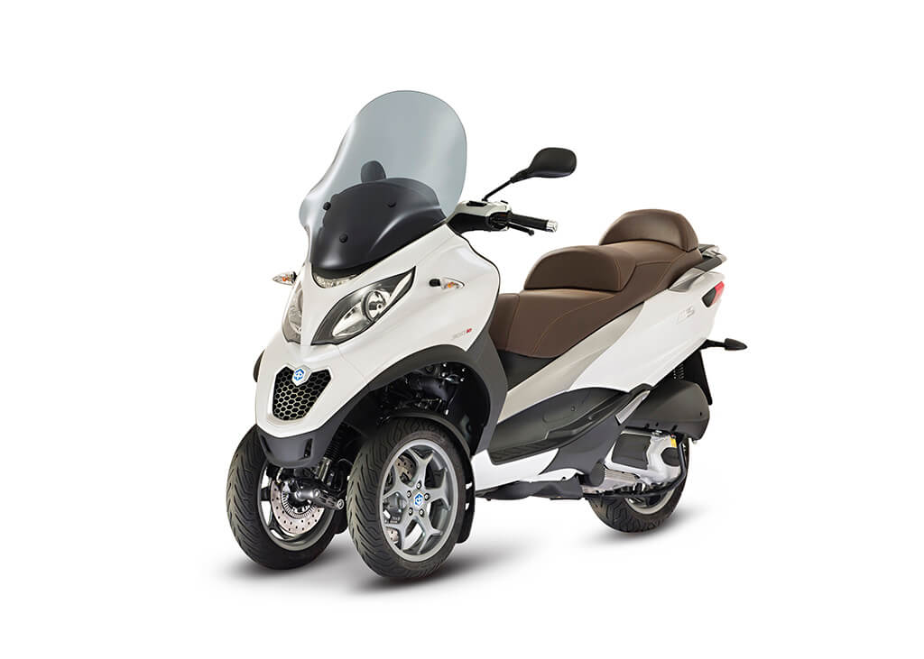 Piaggio MP3 400 hpe S 2021, action clip