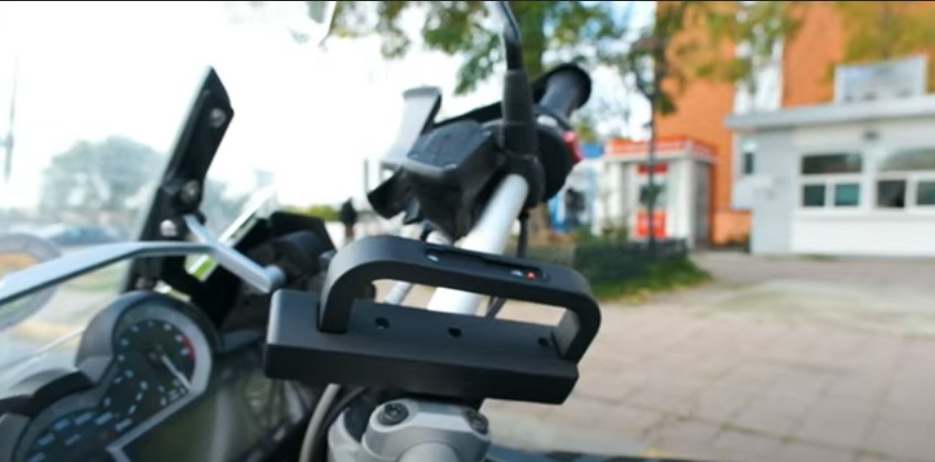 TWO -S Helmet & Phone Locker