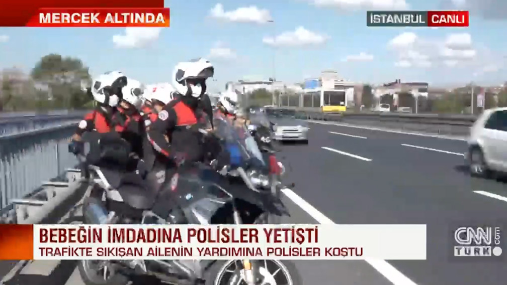 Ege bebeği hastaneye 'Yunuslar' yetiştirdi