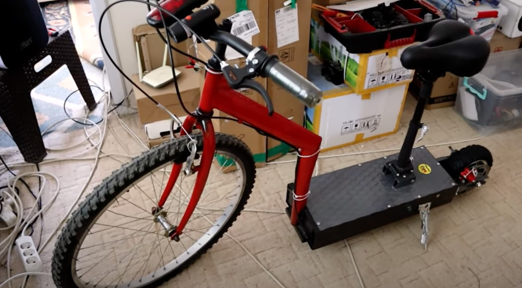 Bisikleti Scooter'a Çeviren Adam
