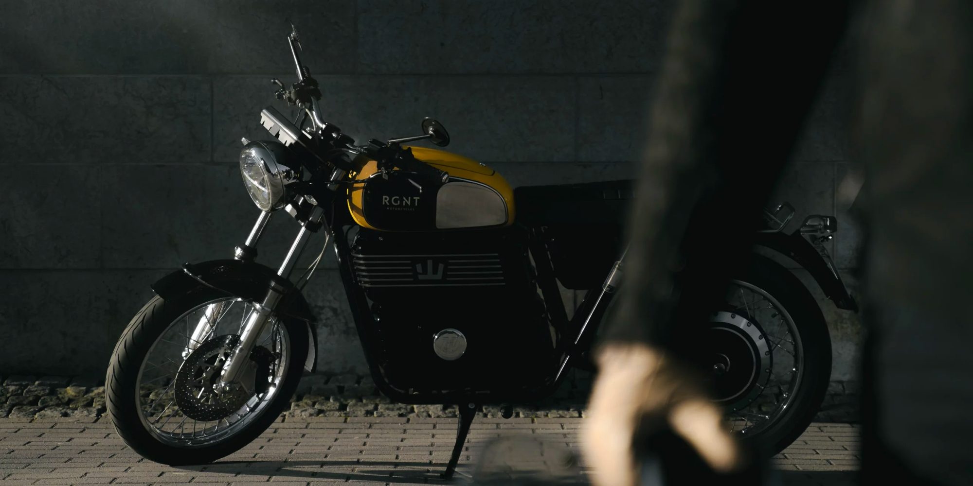 RGNT'nin göz alıcı, retro tarzı elektrikli motosikletleri satışa çıktı