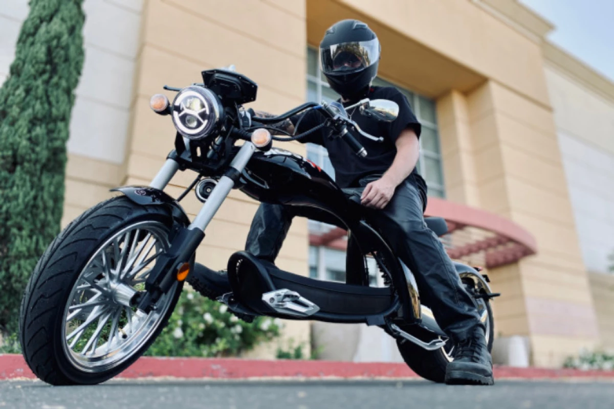 Buzzsaw Boss Hog Chopper e-scooter
