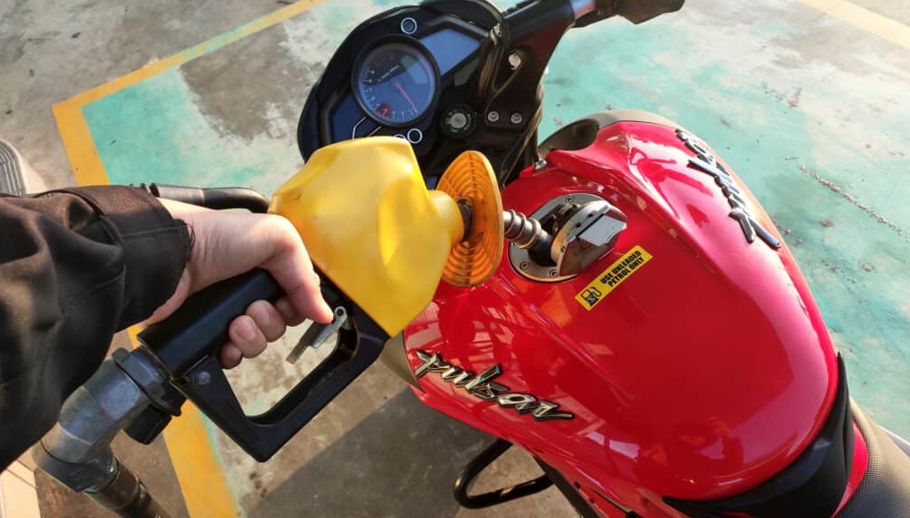 Benzine 46 kuruş zam geldi!