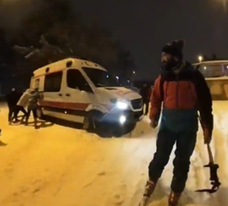 İstanbul Avcılar’dan Firuzköy’e kayak yaparak gitti