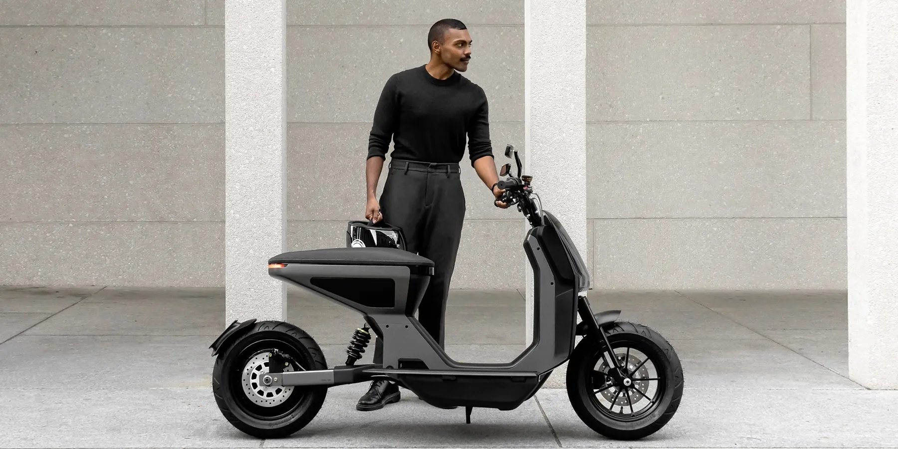 Yeni yüksek hızlı Alman elektrikli scooter, modern bir stil sunuyor, rakiplerinden ayrılıyor