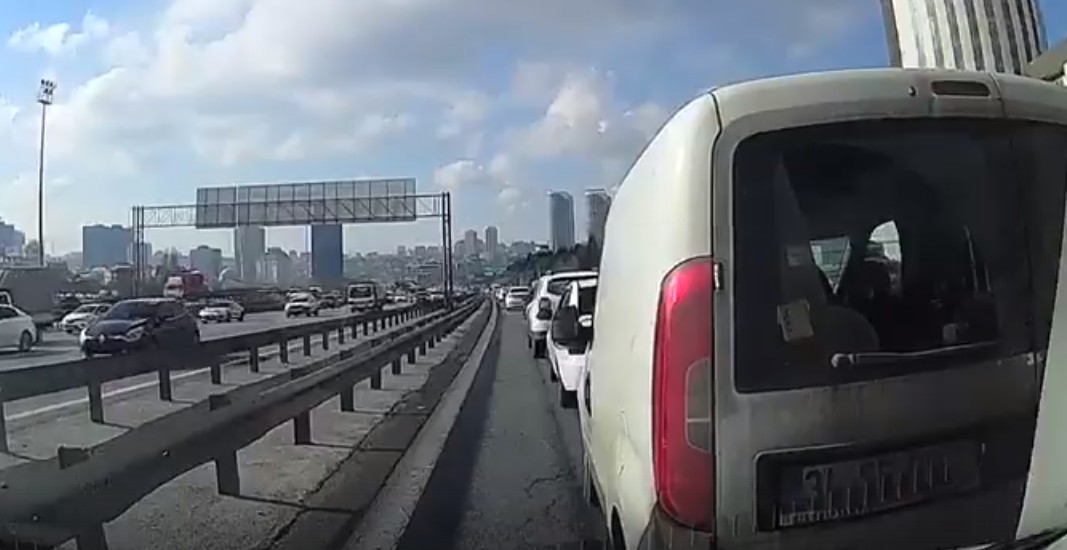Motosiklet Sürücüleri Neden Araç Aralarında Durmaz?