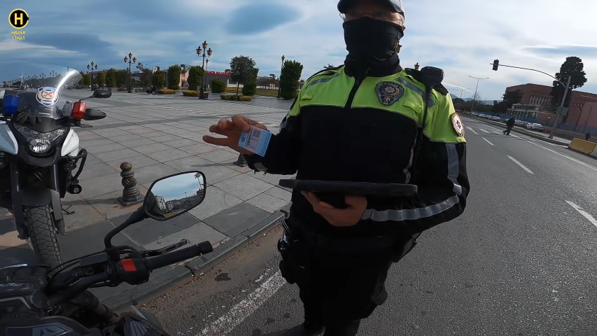 Çevirmeye Girdi, Polisten İnanılmaz Öğütler Aldı