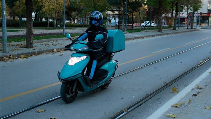 Bugün saat 19.00 itibarıyla scooter ve motosikletlerin trafiğe çıkışı yasaklandı