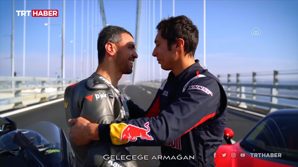 Dostluğun yarıştığı inanılmaz karşılaşma - Ferrari vs. Kawasaki