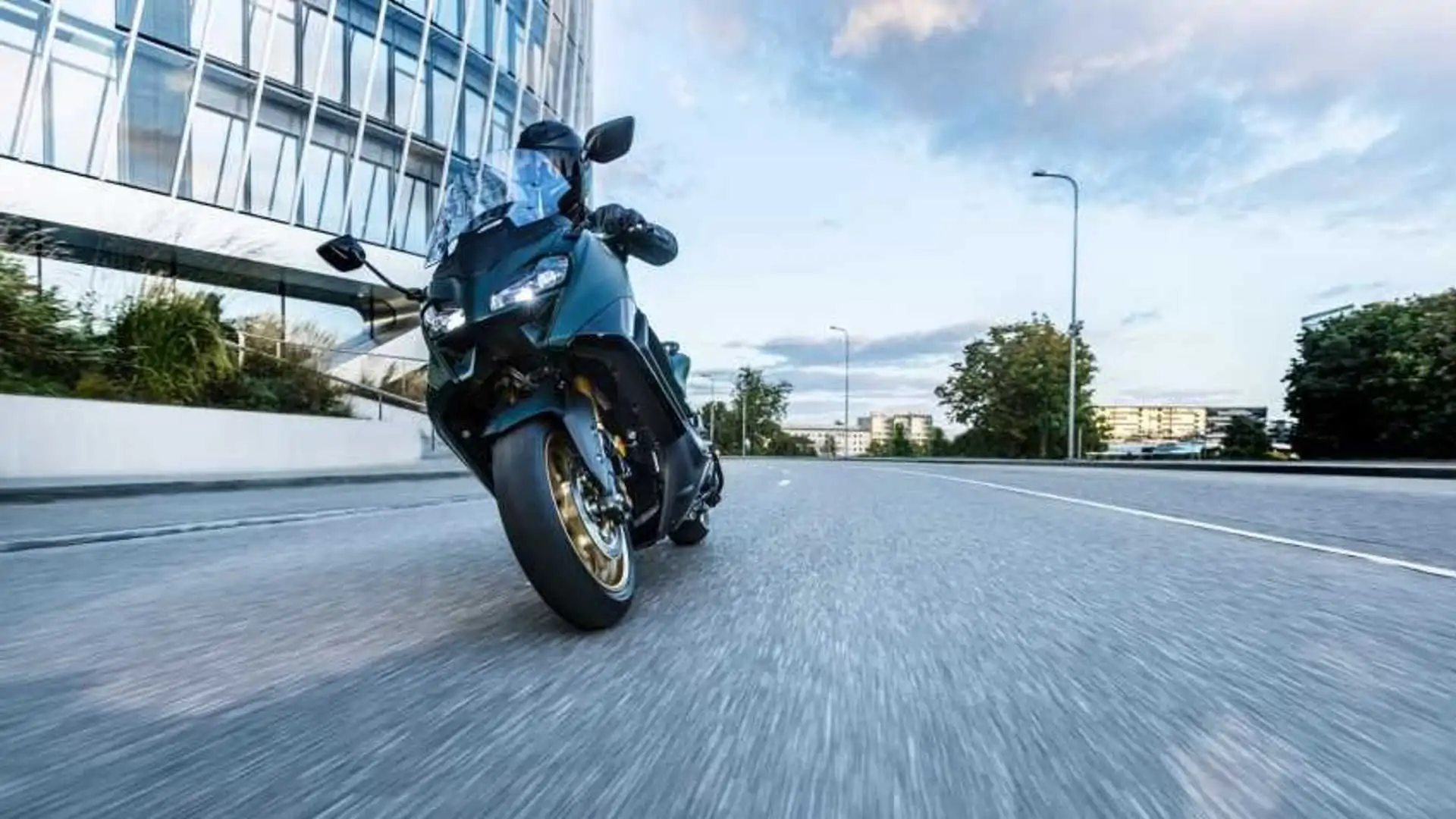 Yamaha, Hibrit Bir TMAX Üzerinde Çalışıyor mu?