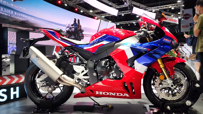 2022 Honda CBR1000RR-R FIREBLADE SP Video