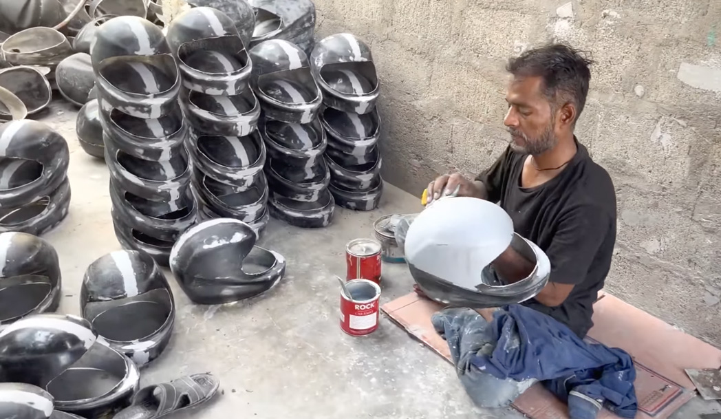 Polikarbon kasklar ile su damacanaları aynı malzemeden yapılıyor