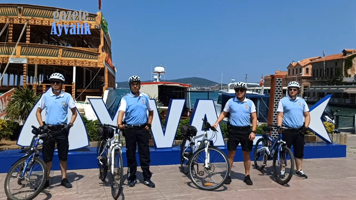 BiSİKLETLİ POLİS TİMİ MARTILAR AYVALIK'TA