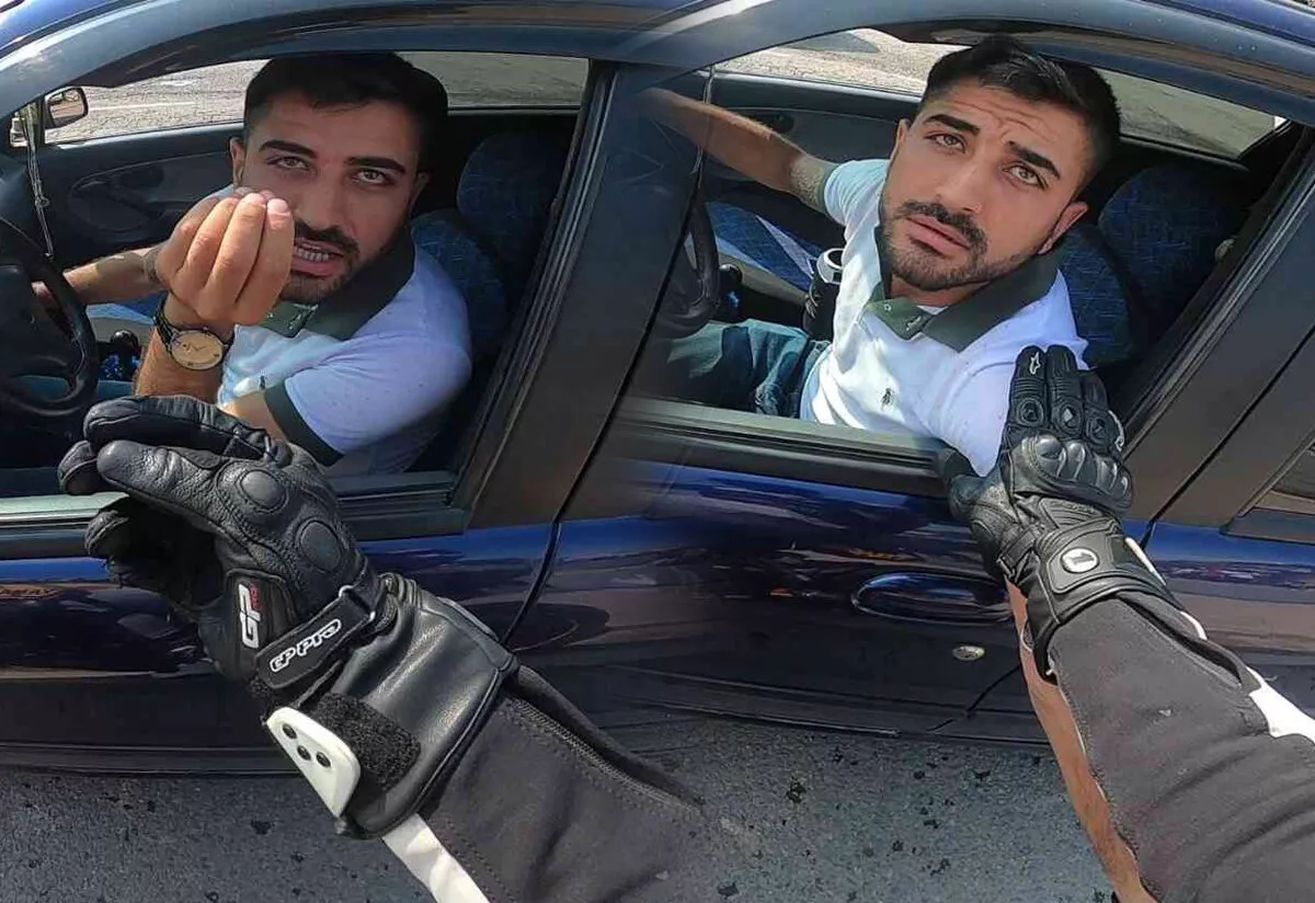 Motosikletliyle sürücü arasındaki tartışma ilginç sonla bitti!
