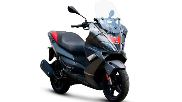 Aprilia Çin'de Yeni SR Max250 Scooter'ı Piyasaya Sürüyor