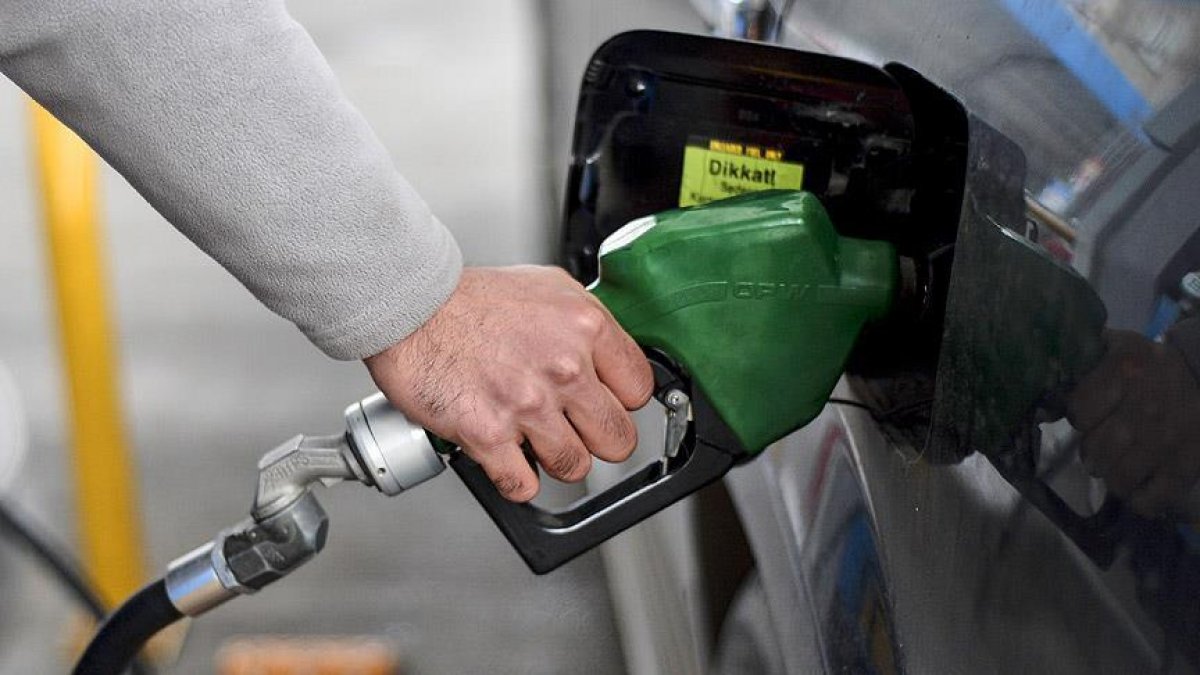 Benzinin litre fiyatı 23 lira 65 kuruş seviyelerine inecek