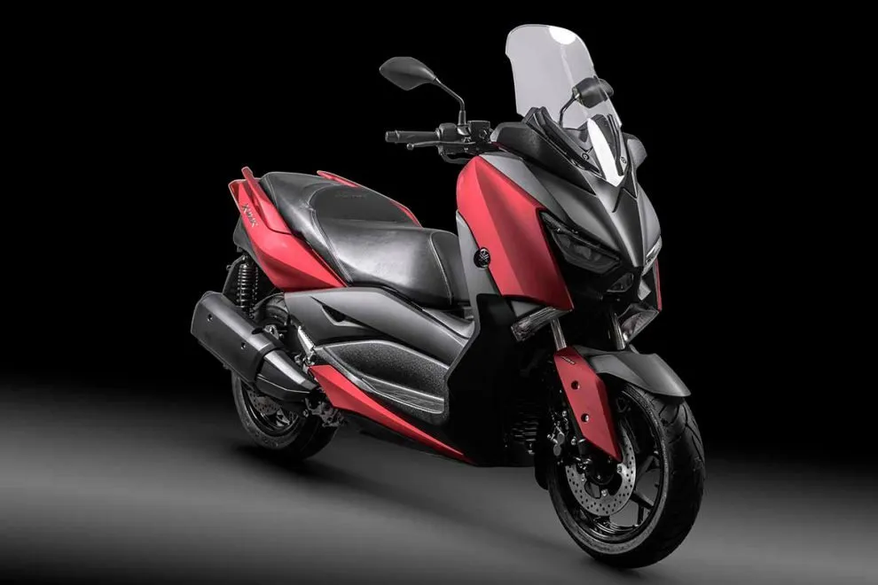 YAMAHA XMAX 2023: Düşük tüketim ve konforu bir araya getiren scooter
