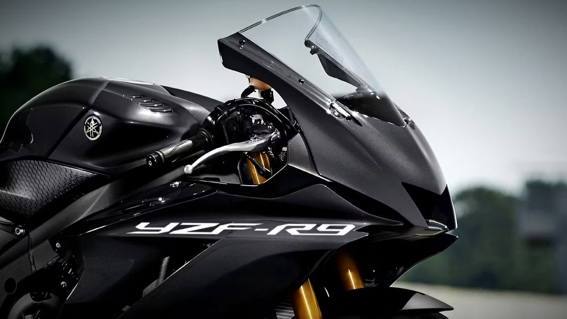 Yamaha R9 Jilet Gibi Görünüyor