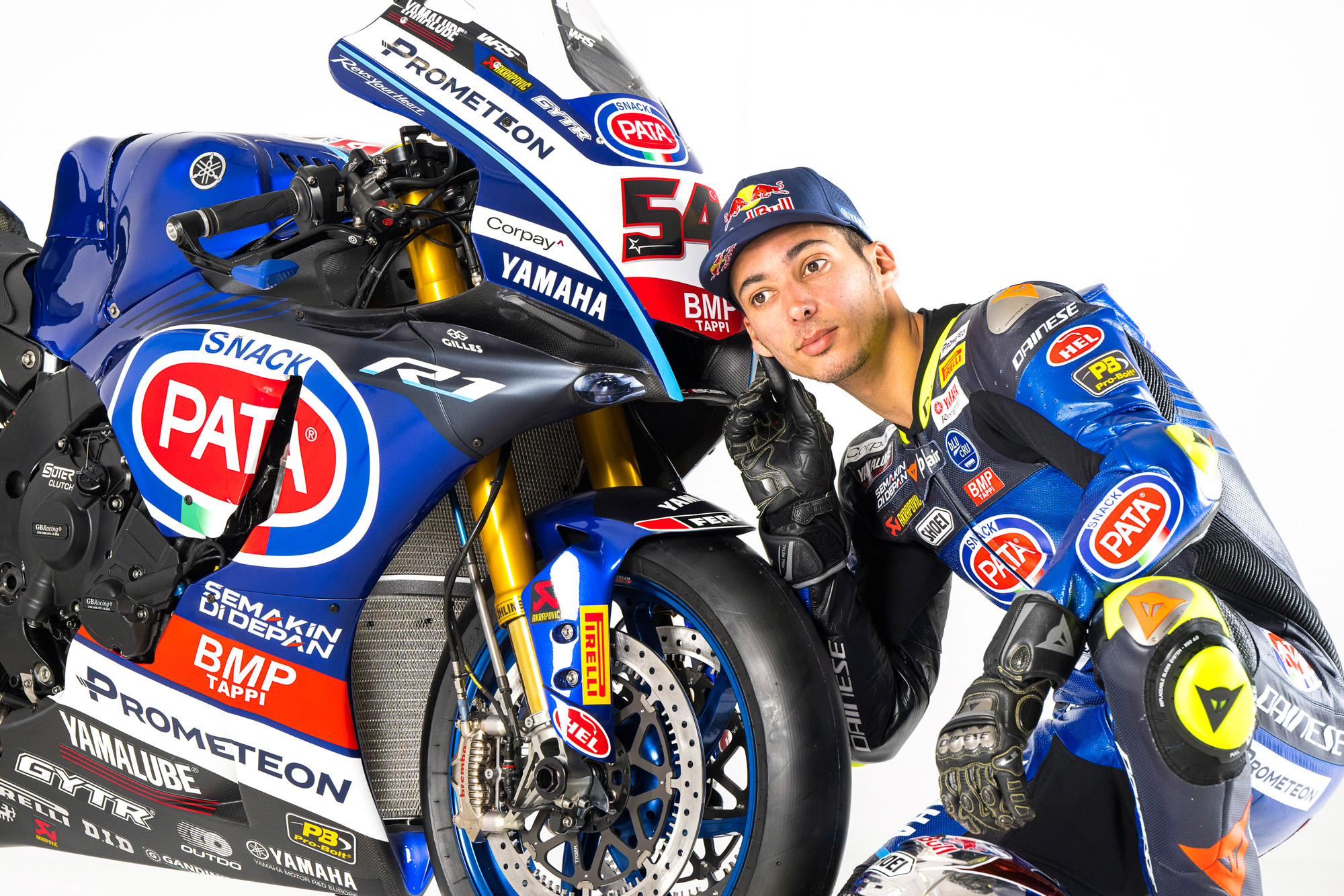 Yamaha Toprak Razgatlıoğlu'nun yeni sezonda kullanacağı motosikletlerini tanıttı!