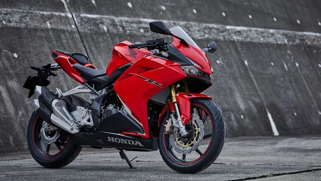 2023, 42 hp güce sahip ve Quickshifter'lı Honda CBR 250 RR SP