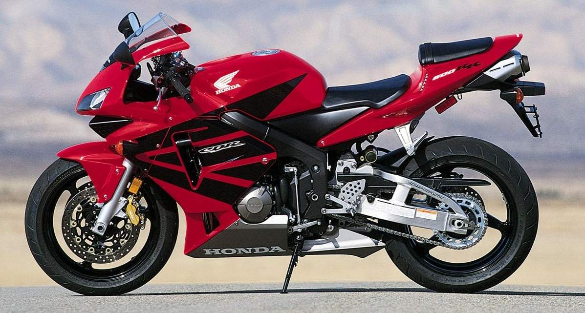 İlk kez 2003 yılında piyasaya sürülen CBR600RR