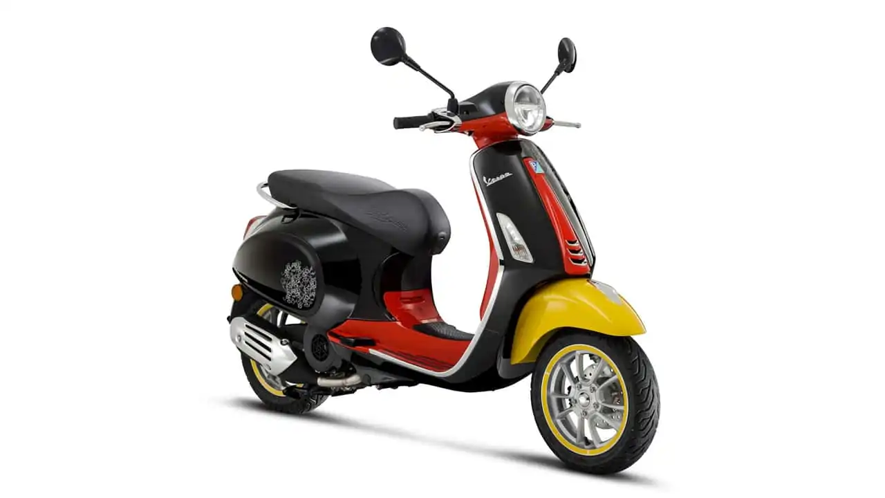 Vespa Mickey Mouse Scooter Disney'in 100. Yılını Kutluyor