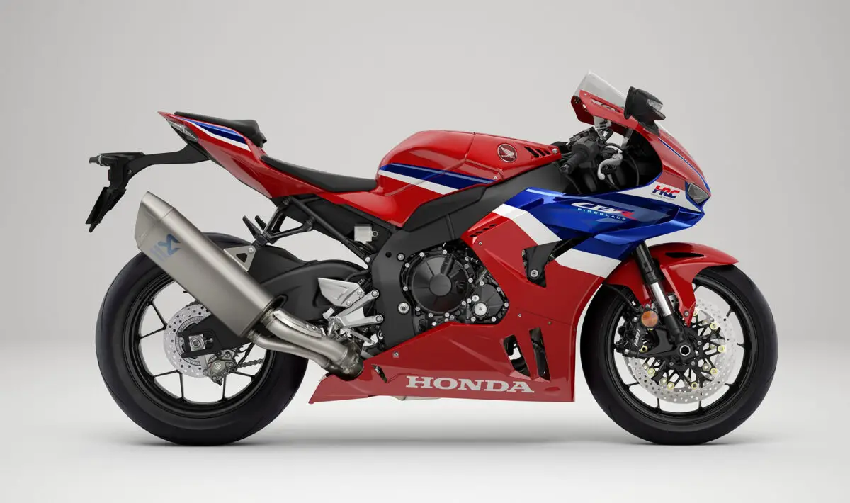 2024 Honda CBR1000RR-R için 15 Yenilik