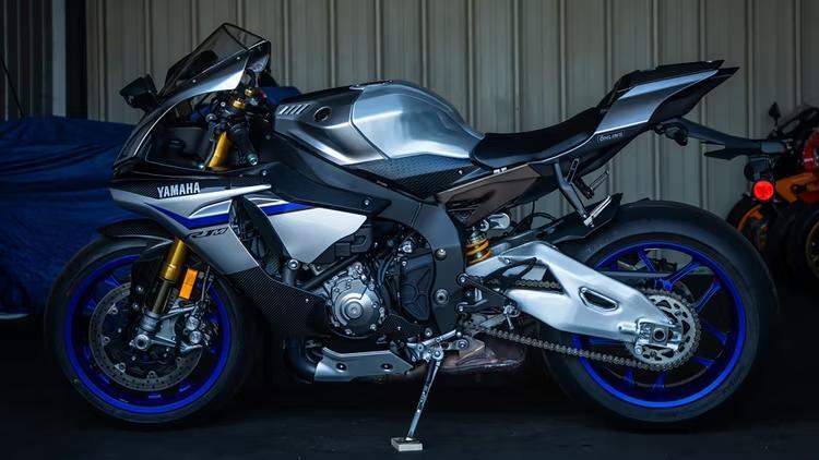 2015 Yamaha YZF-R1M Yakıt Tüketimi ve Teknik Özellikleri