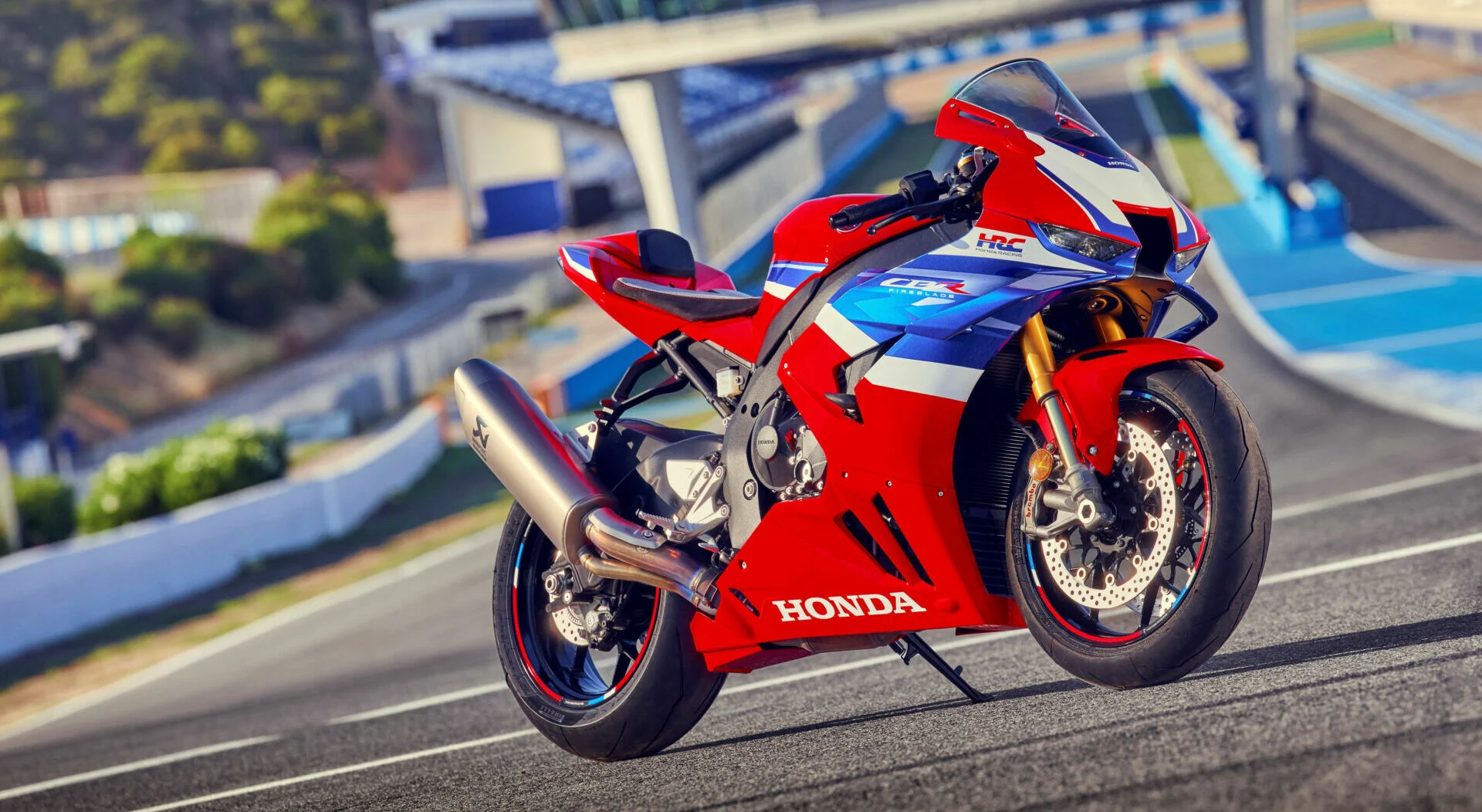 2024 Honda CBR1000RR-R için 18 Yenilik