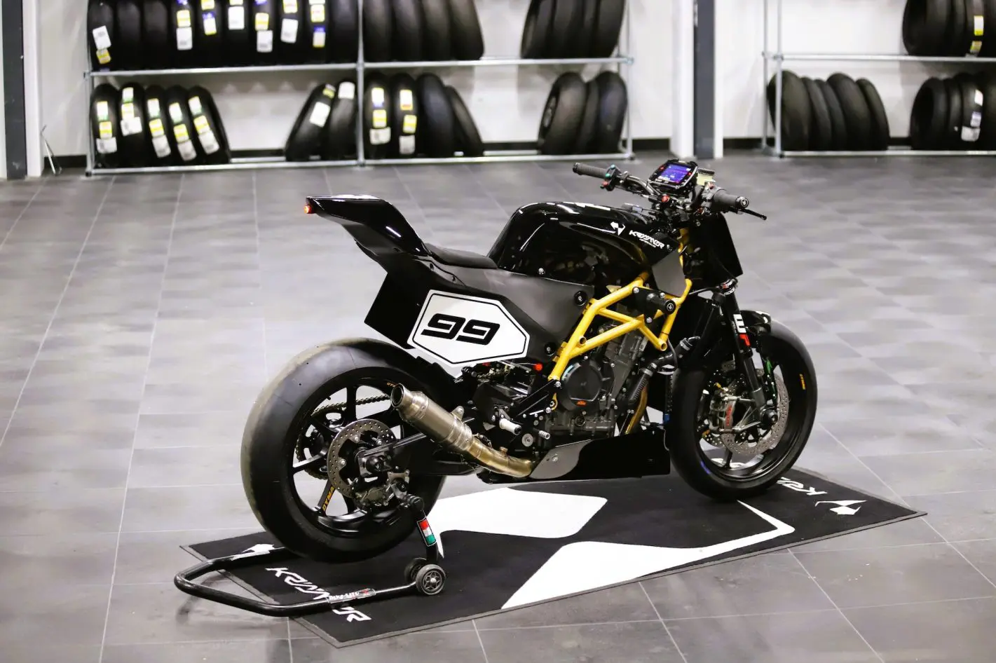 Krämer, 890cc, 130 Beygir
