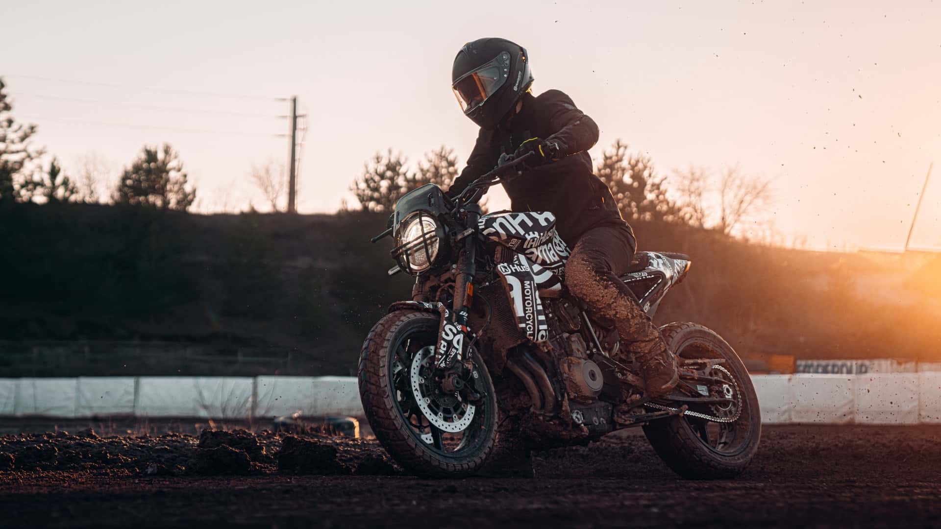 Husqvarna Svartpilen 801 Geliyor