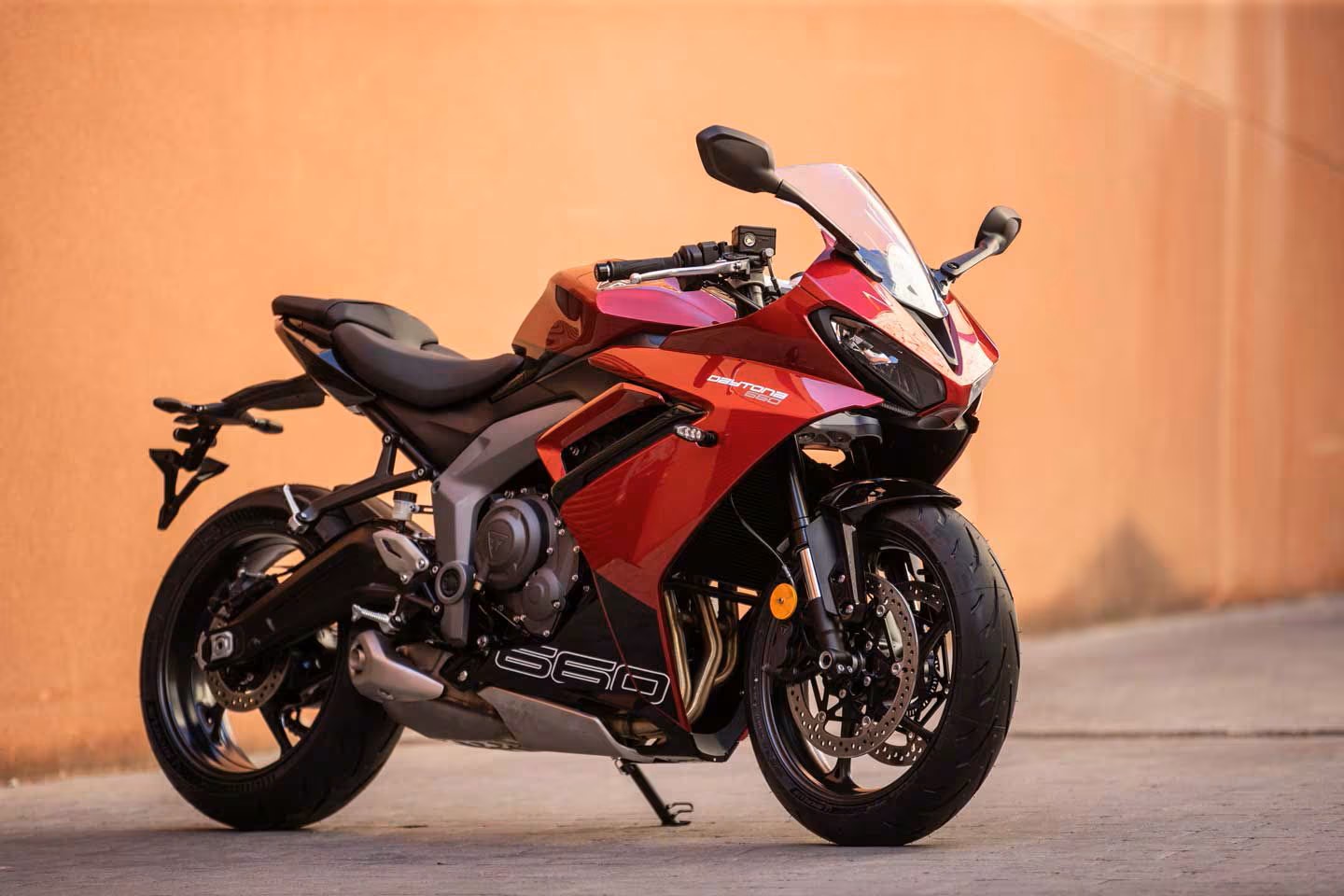 2025 Triumph Daytona 660: Heyecan Verici Pist Deneyimi