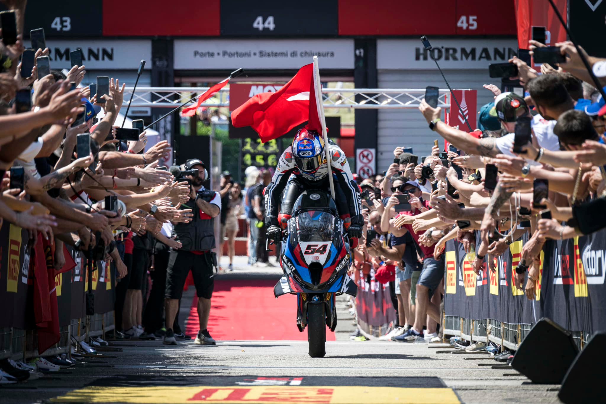Toprak, Pole position with new lap record
