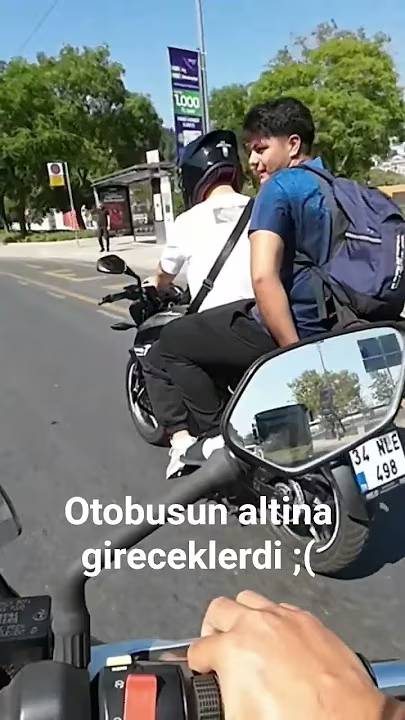 Otobüsün altına gireceklerdi