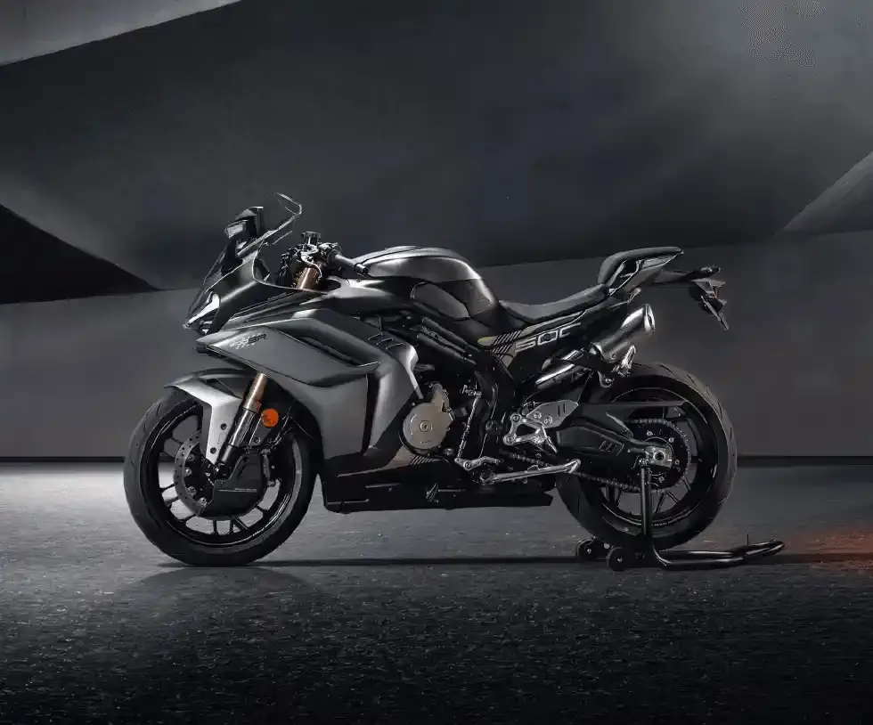 CFMOTO 500SR’ye E-Clutch Geldi: 4 Silindirli 78 HP’lik Sport Motosiklet Artık Debriyajsız Kullanılabiliyor