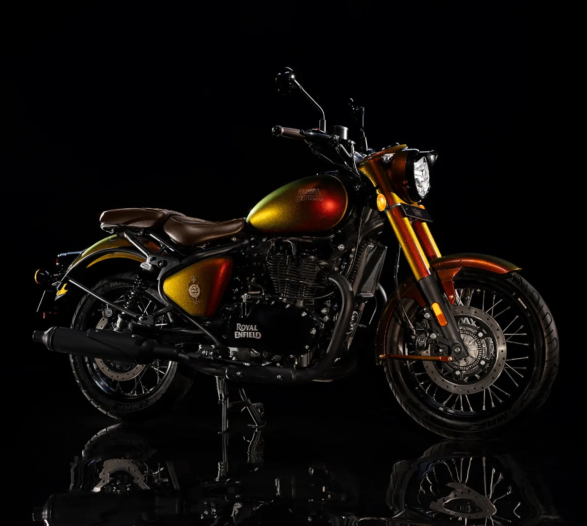 Royal Enfield Classic 650'nin 125. Yıl Özel Serisi Tanıtıldı! Renk Değiştiren Boya ve Sadece 625 Adet