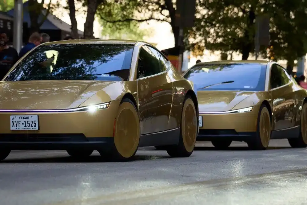 Tesla Cybercab'ın Batarya Sırrı Ortaya Çıktı! 800 Bin Km Hedefi ve Değiştirilebilir Batarya Modülleri