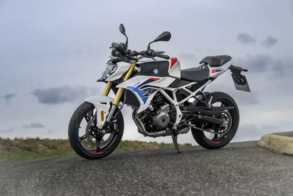BMW F 450 R Resmen Tanıtıldı! 48 PS Güç, 175 Kg Ağırlık ve Otomatik Debriyaj