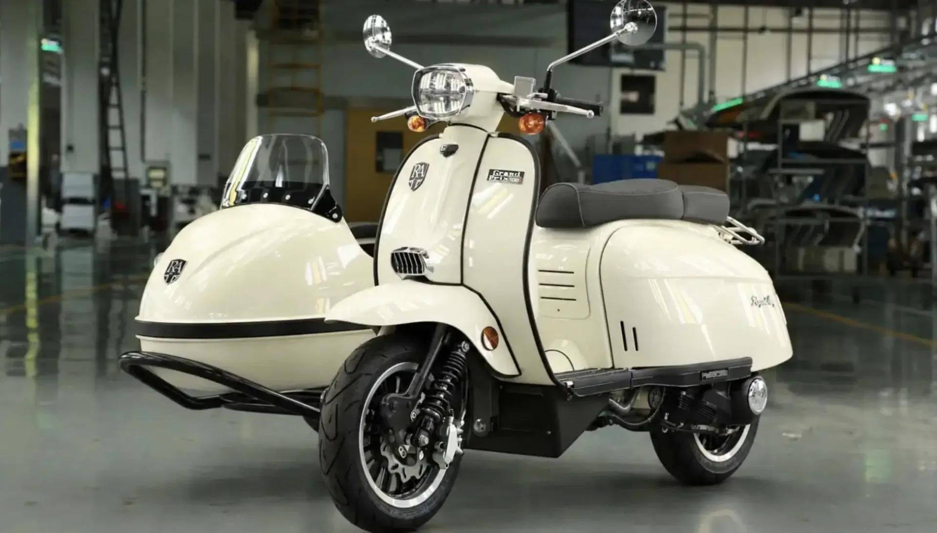 Royal Alloy'dan Sepetli Scooter! 2027 GP300S Sidecar Tanıtıldı: Fiyatı ve Teknik Özellikleri