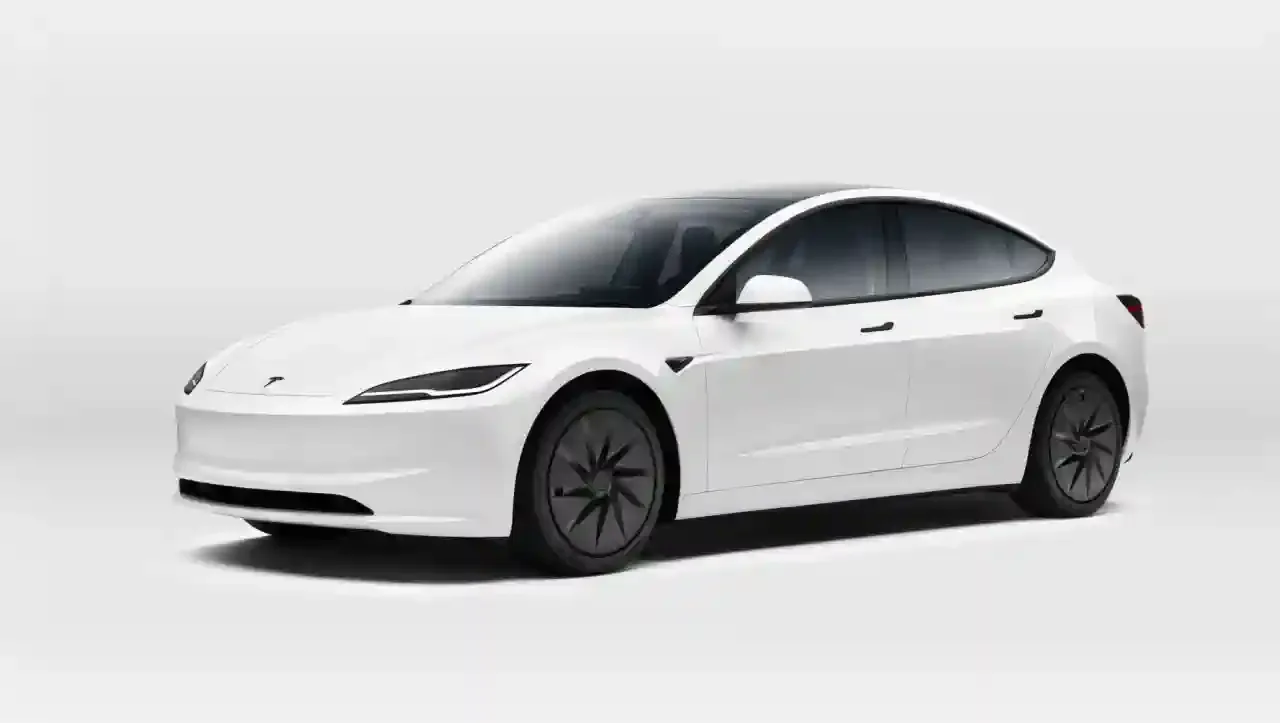 Tesla Model 3 Güncellendi: 16 İnç Ekran, 528 HP ve Daha Uzun Menzil Geldi