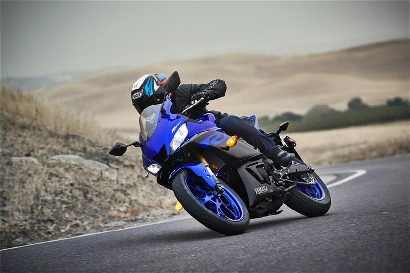 2019 Yamaha YZF R3 32