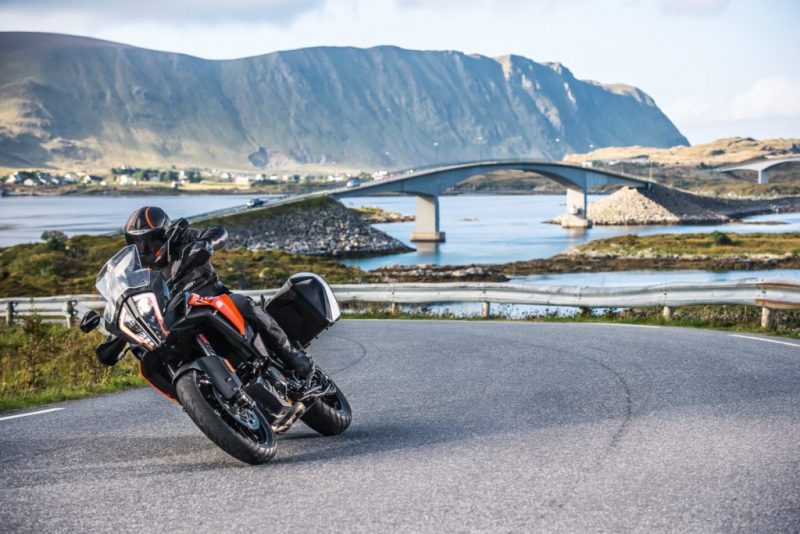 KTM 1290 SUPER ADVENTURE S 4