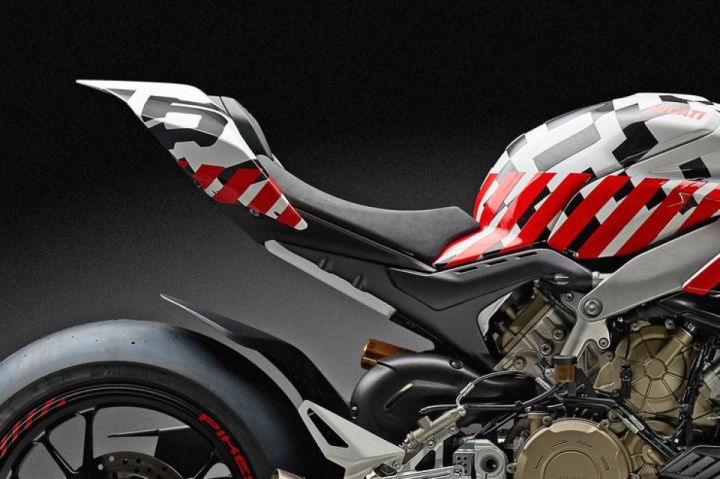 Ducati Streetfighter V4 1