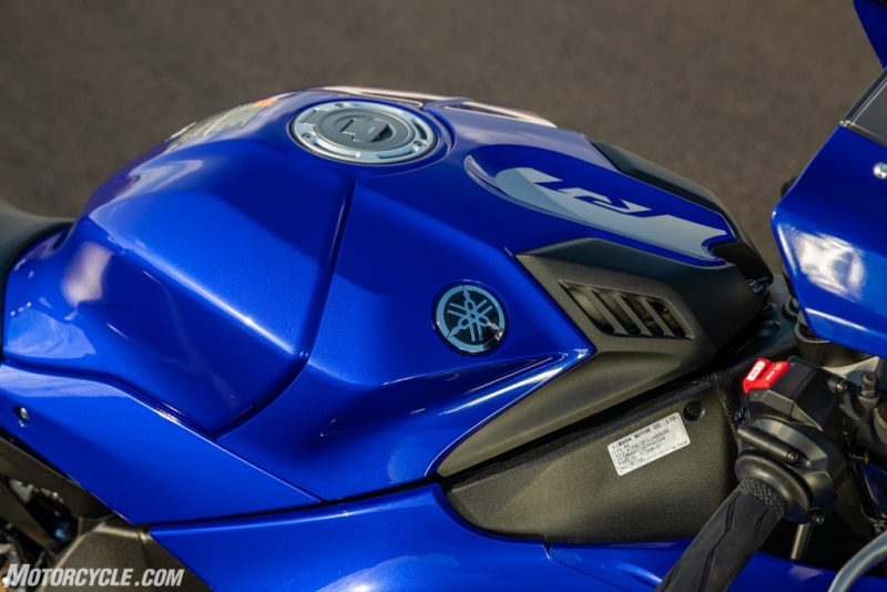 2020 YZF R1 15