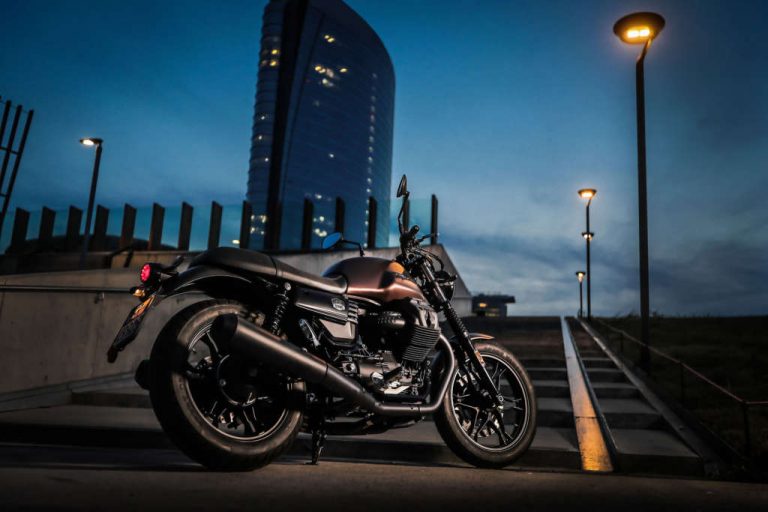 Moto Guzzi V7 III Stone Night Pack 2020 | Motosiklet Sitesi