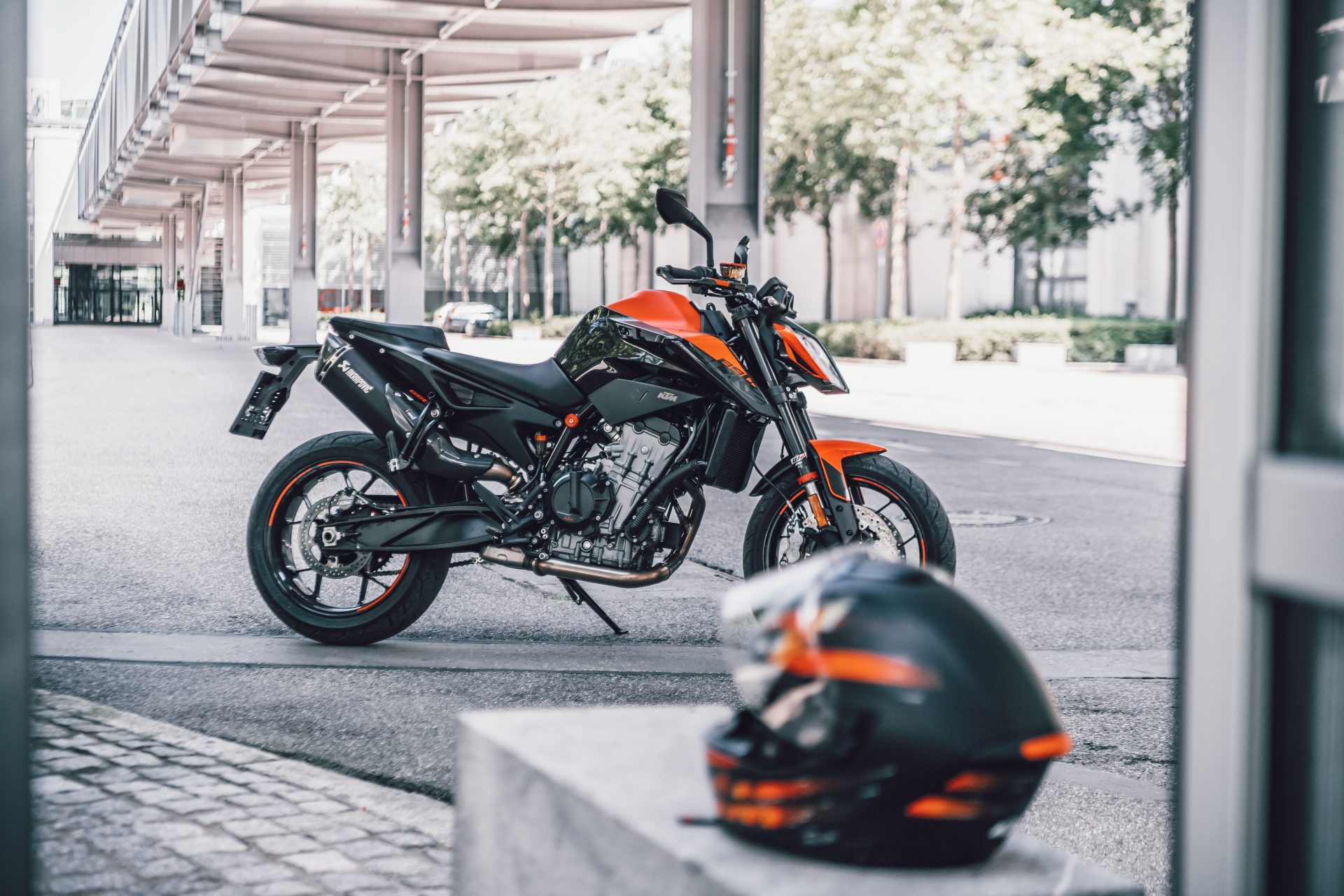 5KTM 890 DUKE Static