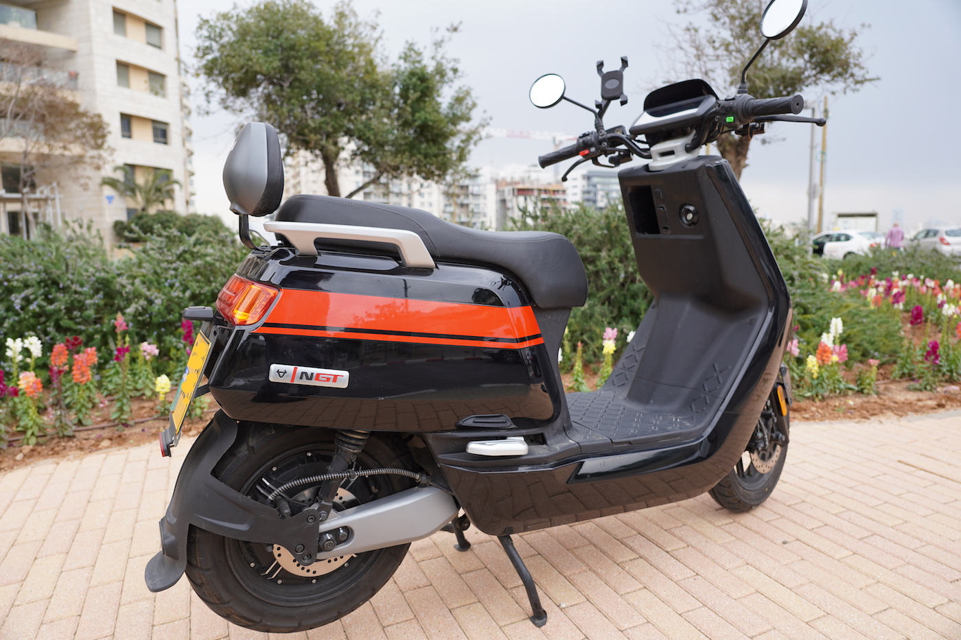 niu ngt e scooter review 1