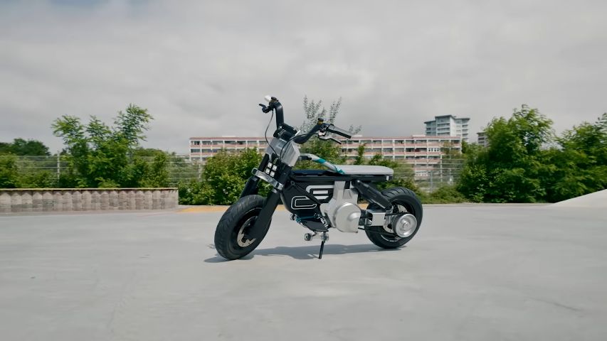 BMW CE 02 electric scooter artıları ve eksileri